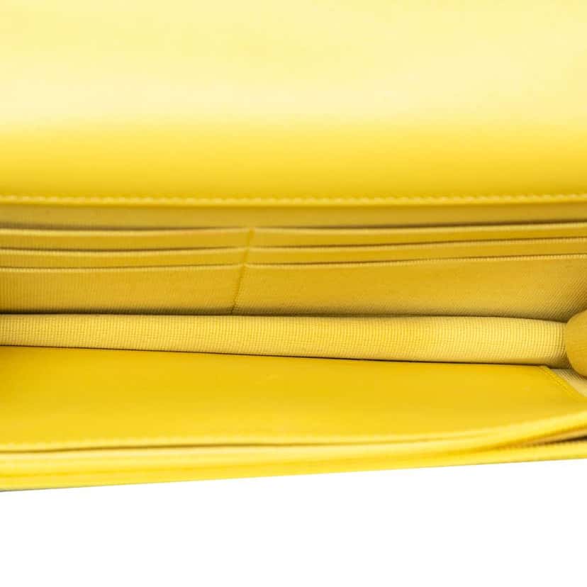 Chanel Quilted Lambskin 19 Wallet on Chain Yellow Leather Very good condition - Model View