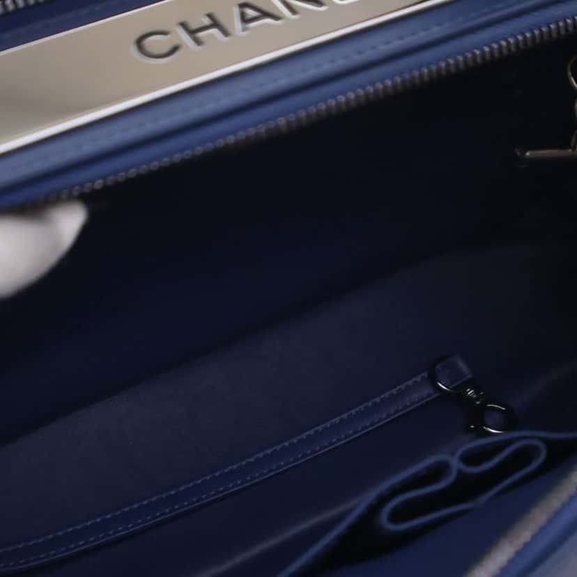 Chanel Medium Calfskin Trendy CC Bowling Bag Blue Leather Good condition - Box View