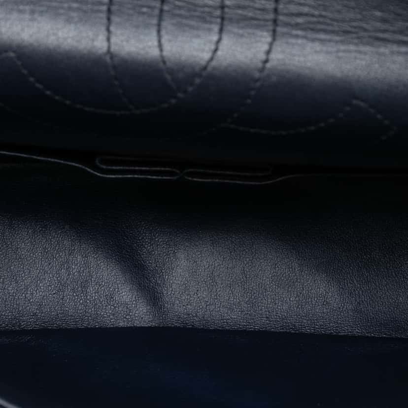 Chanel Reissue 2.55 Quilted Aged Calfskin Double Flap 225 Black Leather Good condition - Model View