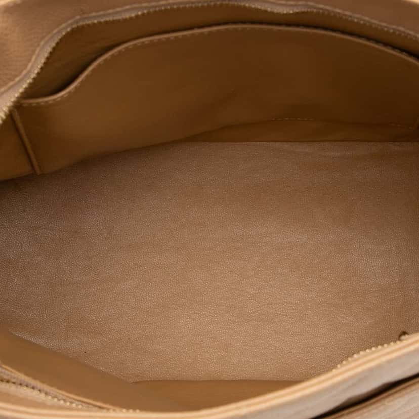 Chanel Caviar Medallion Tote Brown Leather Good condition - Model View