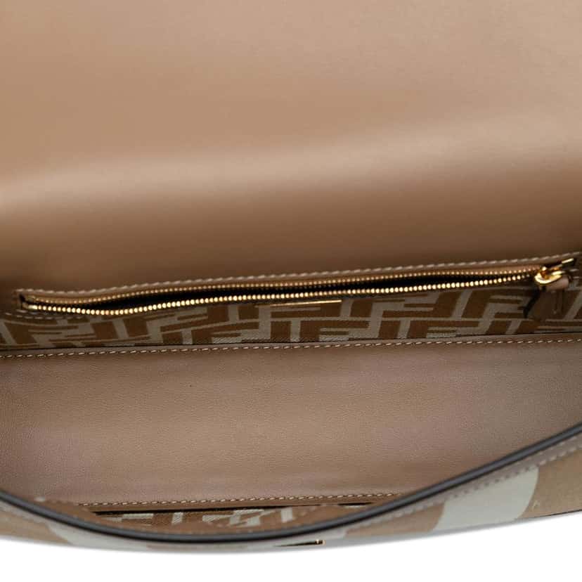 Fendi Pequin Canvas Baguette Satchel Brown Canvas Good condition - Model View