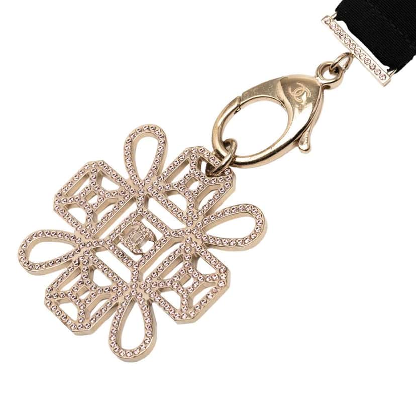 Chanel Gold Plated Rhinestones Embellished Snowflake Pendant Necklace Gold Metal Good condition - Inside View
