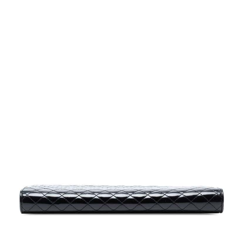Salvatore Ferragamo Quilted Patent Clutch with Chain Black Leather Good condition - Inside View