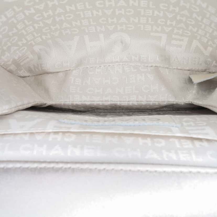 Chanel Satin Embellished Mirror Flap with Chain Silver Satin Good condition - Model View