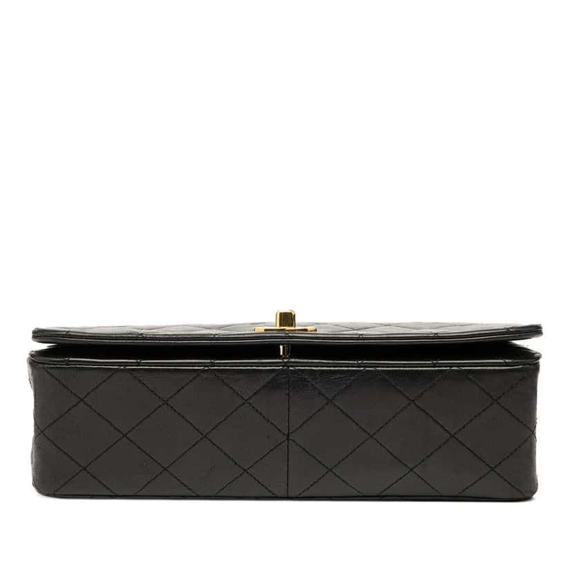 Chanel Medium Quilted Lambskin Full Flap Black Leather Good condition - Inside View