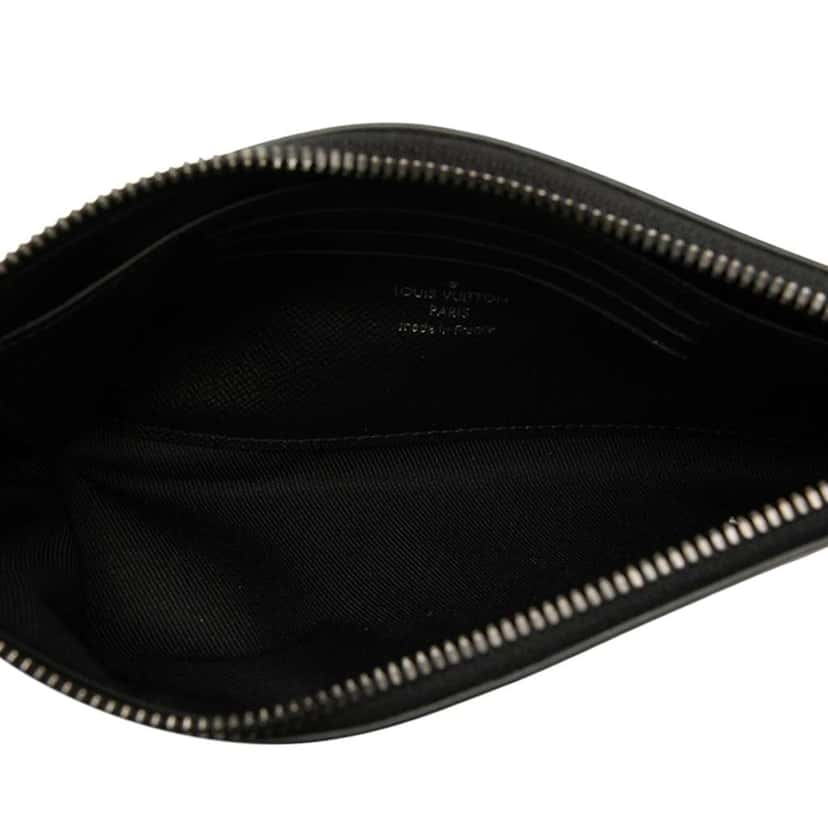 Louis Vuitton Monogram Taigarama Pochette Discovery PM Black Very good condition - Model View