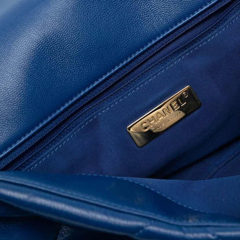 Chanel Maxi Lambskin 19 Flap Blue Leather Very good condition - Box View