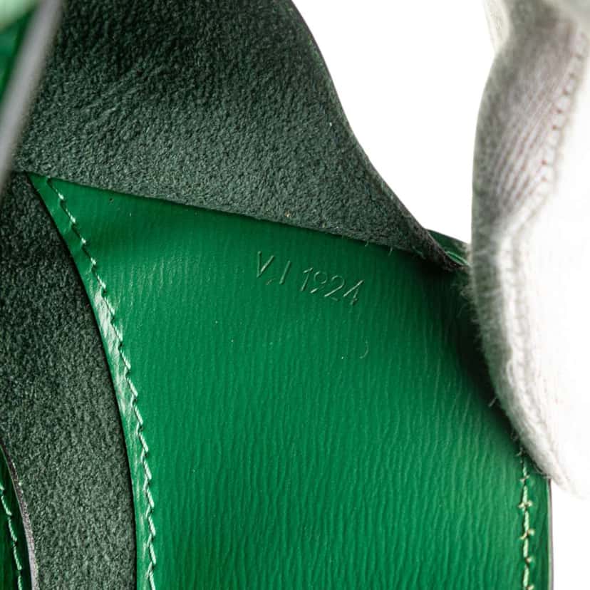 Louis Vuitton Epi Cluny Green Leather Good condition - Box View