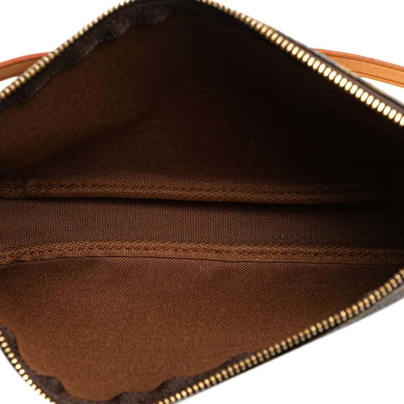Louis Vuitton Monogram Pochette Accessoires Brown Good condition - Model View