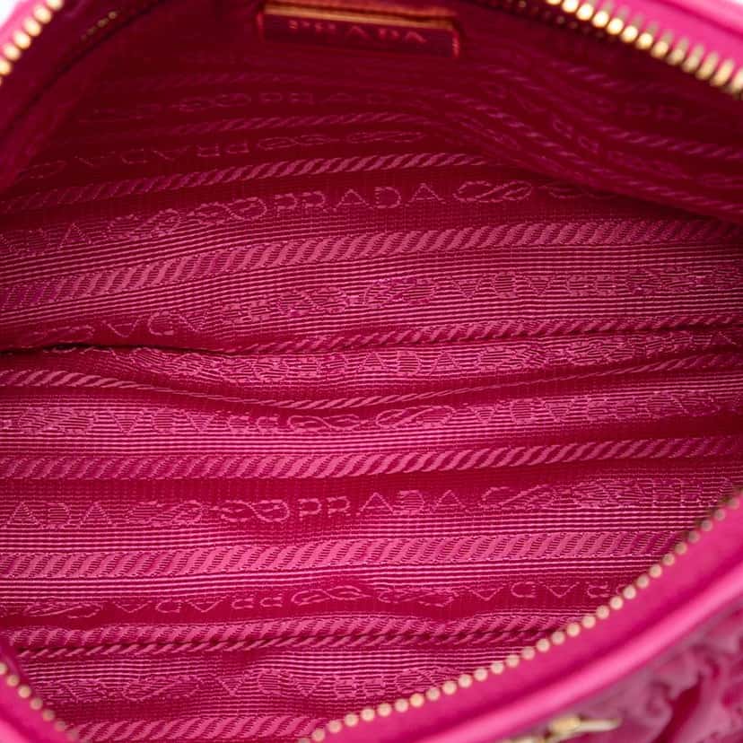 Prada Tessuto Gaufre Crossbody Pink Good condition - Model View