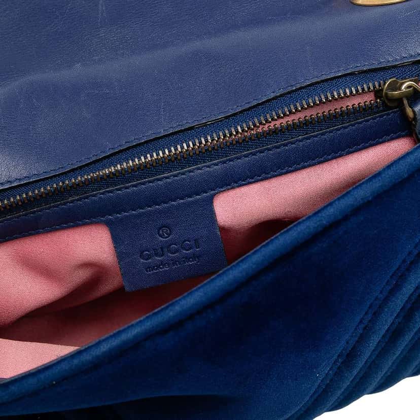 Gucci Medium GG Marmont Matelasse Velvet Shoulder Bag Blue Velvet Good condition - Model View