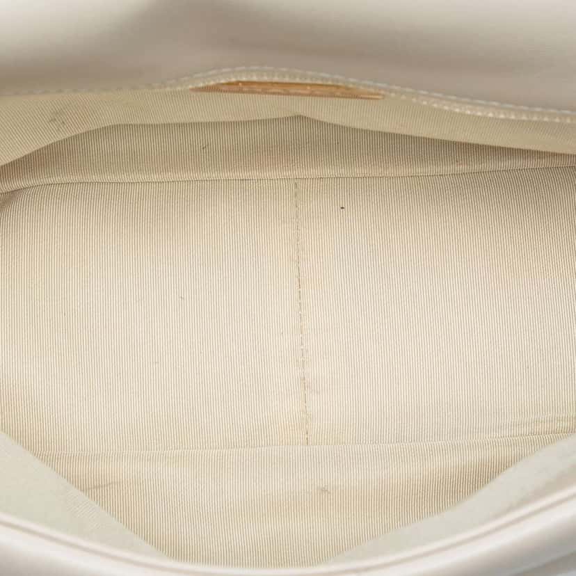 Chanel Large Lambskin 19 Flap White Leather Good condition - Model View