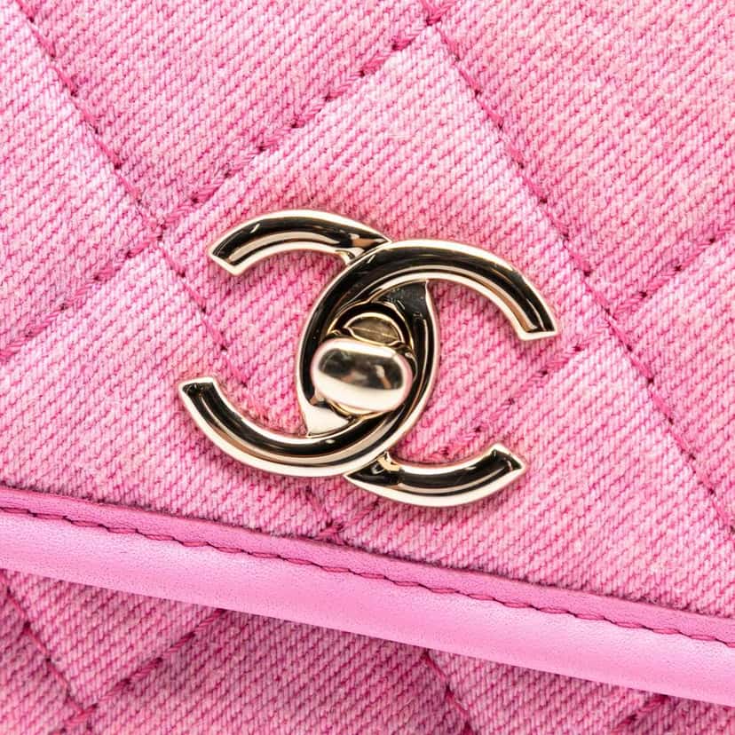 Chanel Small CC Quilted Denim Messenger Flap Pink Denim Very good condition - Box View