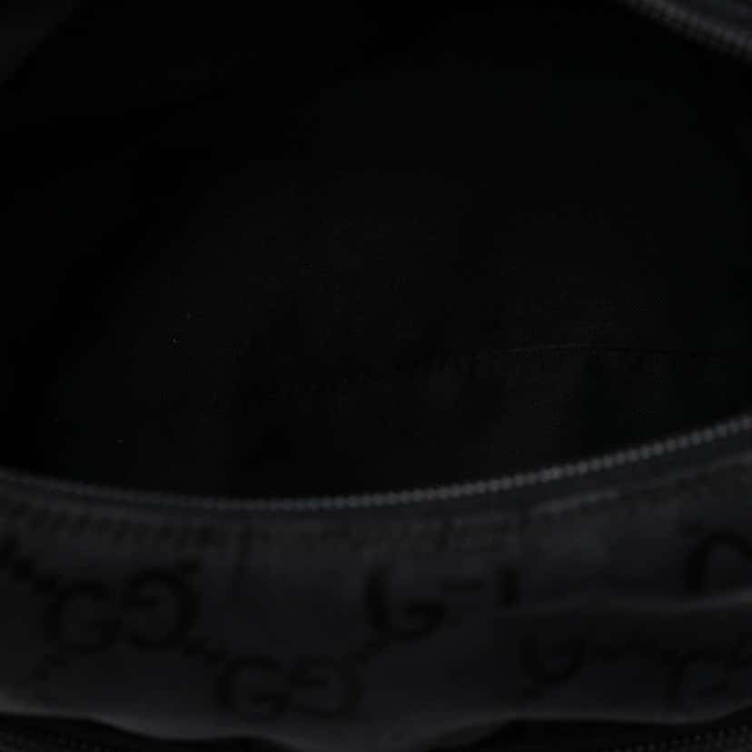 Gucci GG Canvas Shoulder Bag Black Canvas Good condition - Model View