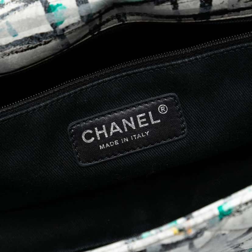 Chanel Medium Calfskin Hand Painted Graffiti Flap White Leather Good condition - Box View