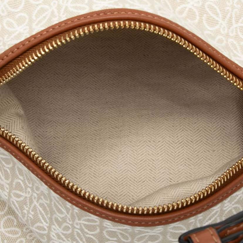 Loewe Small Anagram Jacquard Cubi Bag Brown Jacquard Good condition - Model View