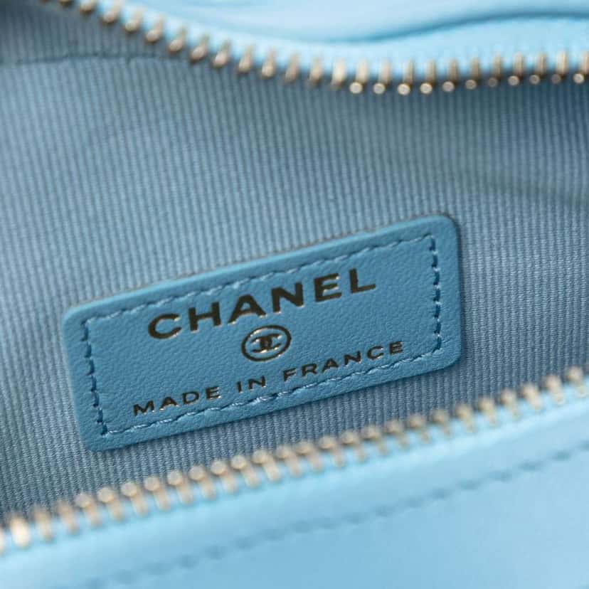 Chanel Mini Lambskin CC in Love Heart Crossbody Blue Leather Good condition - Box View