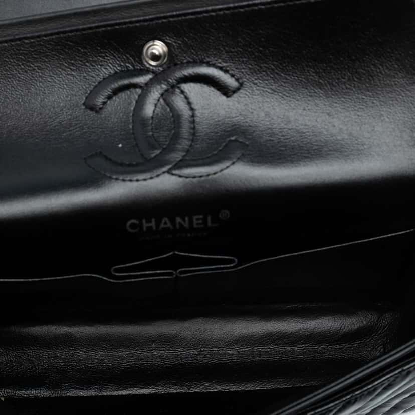Chanel Small Classic Chevron Patent So Black Double Flap Black Leather Good condition - Model View
