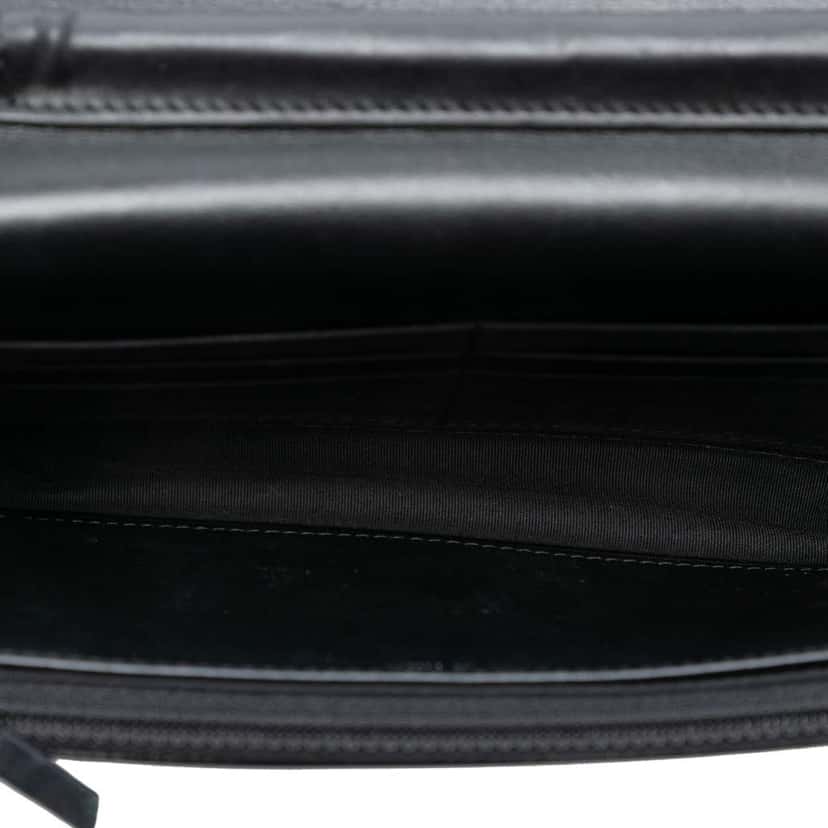 Chanel CC Quilted Patent Brilliant Wallet On Chain Purple Leather Good condition - Model View