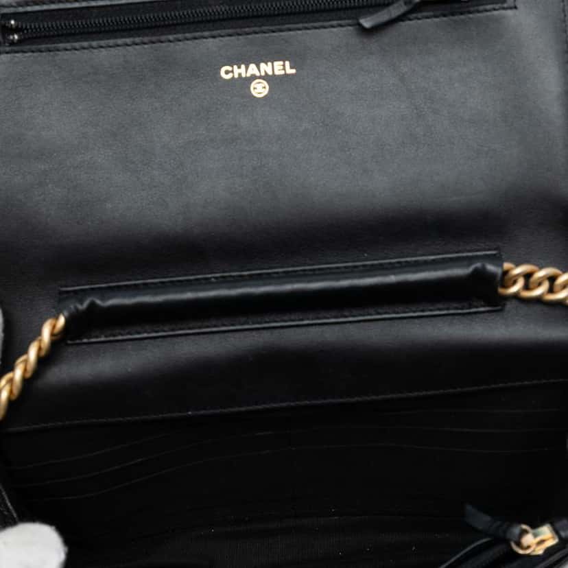 Chanel Quilted Caviar Boy Wallet on Chain Black Leather Good condition - Model View