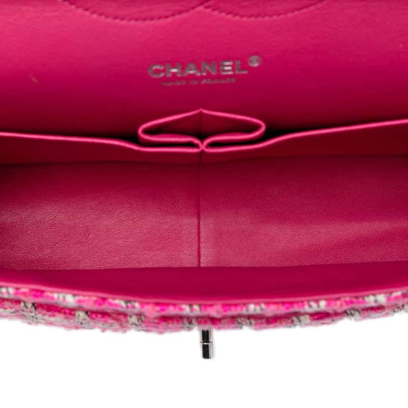 Chanel Jumbo Classic Tweed Double Flap Pink Tweed Good condition - Model View