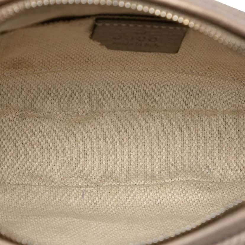 Gucci Mini Metallic Pebbled Calfskin Soho Chain Crossbody Gold Leather Good condition - Model View