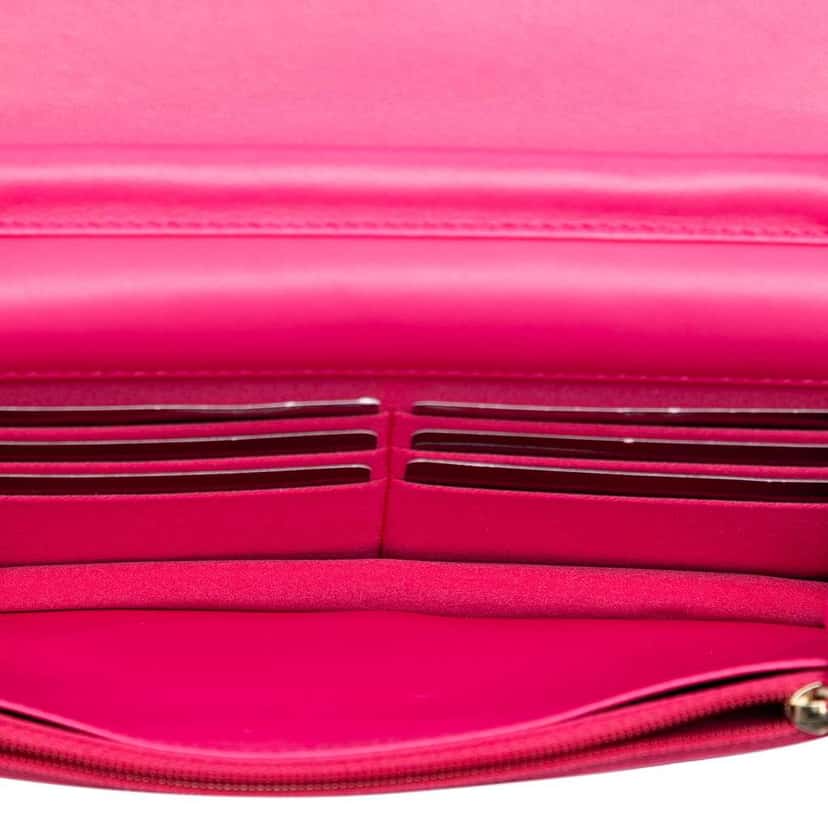 Chanel Quilted Lambskin Korean Garden Wallet on Chain Pink Leather Very good condition - Model View