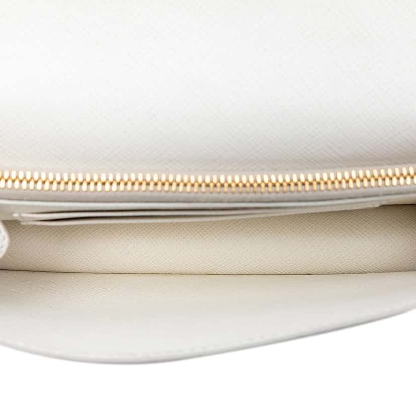 Prada Saffiano Lux Monochrome Wallet on Chain White Leather Good condition - Model View