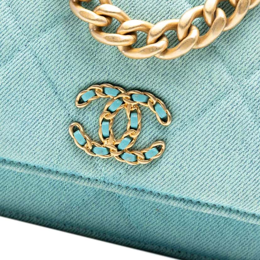 Chanel Denim 19 Flap Wallet On Chain Blue Denim Very good condition - Box View