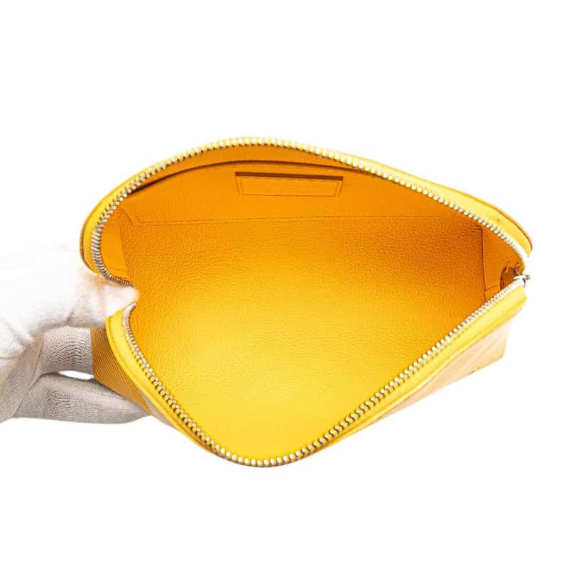 Louis Vuitton Epi Cosmetic Pouch Yellow Leather Good condition - Model View