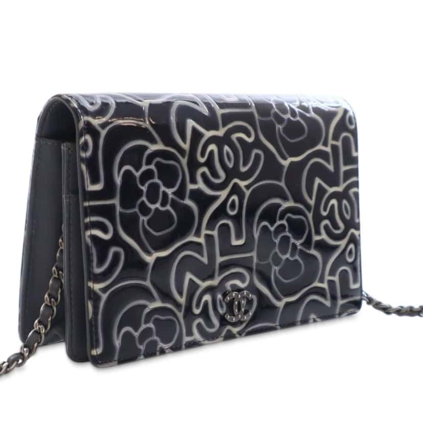 Chanel CC Embossed Patent Camellia Wallet On Chain Blue Leather Good condition - Back View