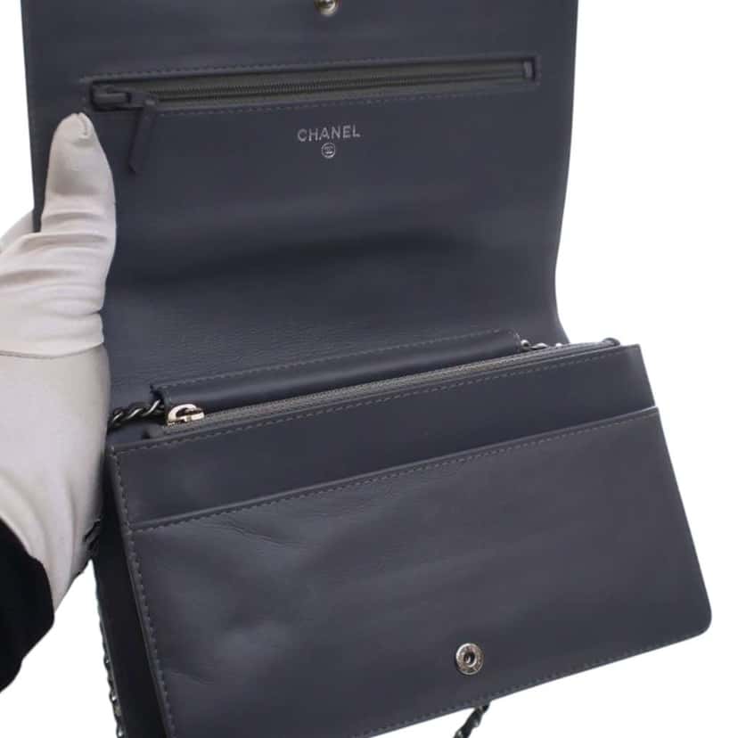 Chanel CC Embossed Patent Camellia Wallet On Chain Blue Leather Good condition - Box View