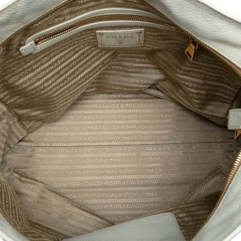 Prada Vitello Daino Tote White Leather Good condition - Model View