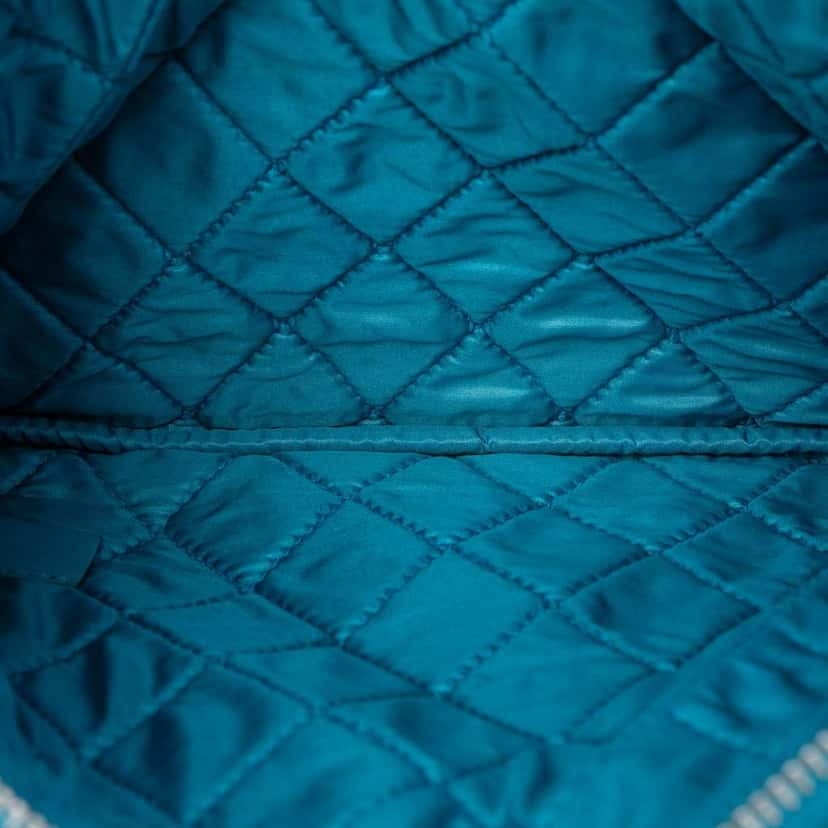 Chanel Small CC Quilted Patent O Case Clutch Blue Leather Good condition - Model View