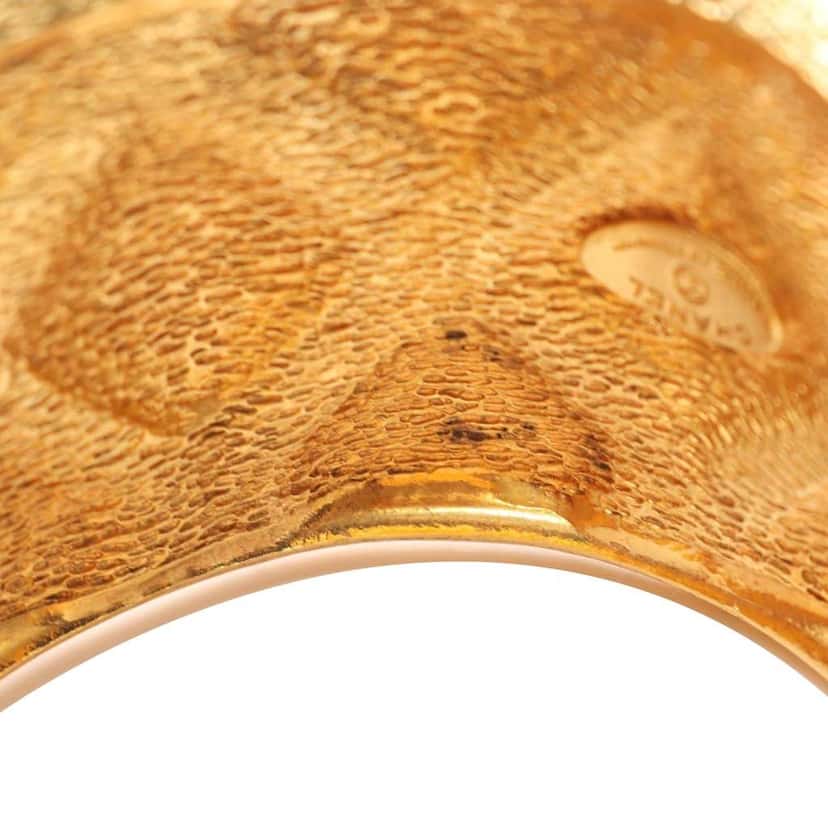 Chanel CC Gold Plated Quilted Wide Cuff Bracelet Gold Metal Good condition - Model View