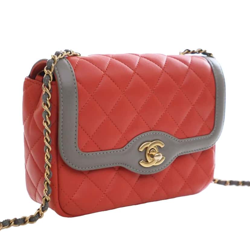 Chanel Mini Quilted Lambskin Two Tone Day Flap Red Leather Very good condition - Back View