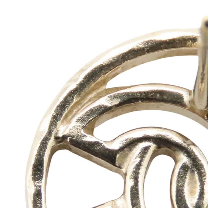Chanel Gold Plated CC Round Bullet Back Earrings Gold Metal Good condition - Model View