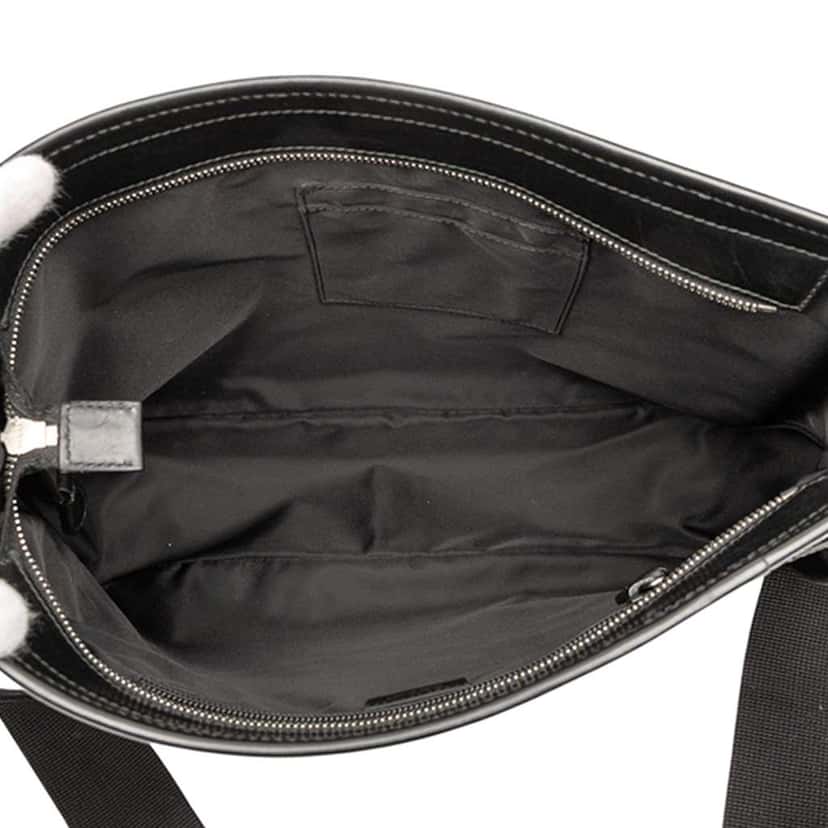 Gucci Guccissima Web Crossbody Black Leather Good condition - Model View