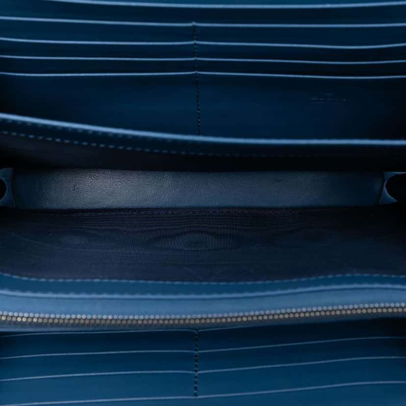 Gucci GG Marmont Matelasse Leather Aria Wallet On Chain Blue Leather Good condition - Model View