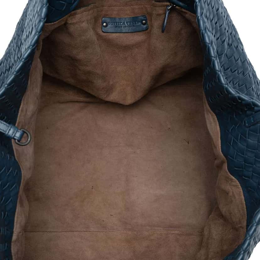 Bottega Veneta Large Nappa Intrecciato Cesta Tote Blue Leather Good condition - Model View