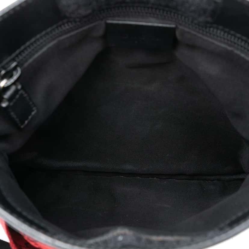 Gucci GG Canvas Crossbody Red Canvas Good condition - Model View