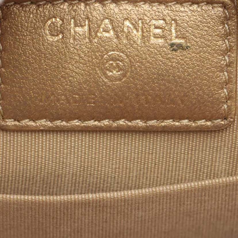 Chanel CC Quilted Lambskin Pearl Crush Round Clutch with Chain Orange Leather Good condition - Model View