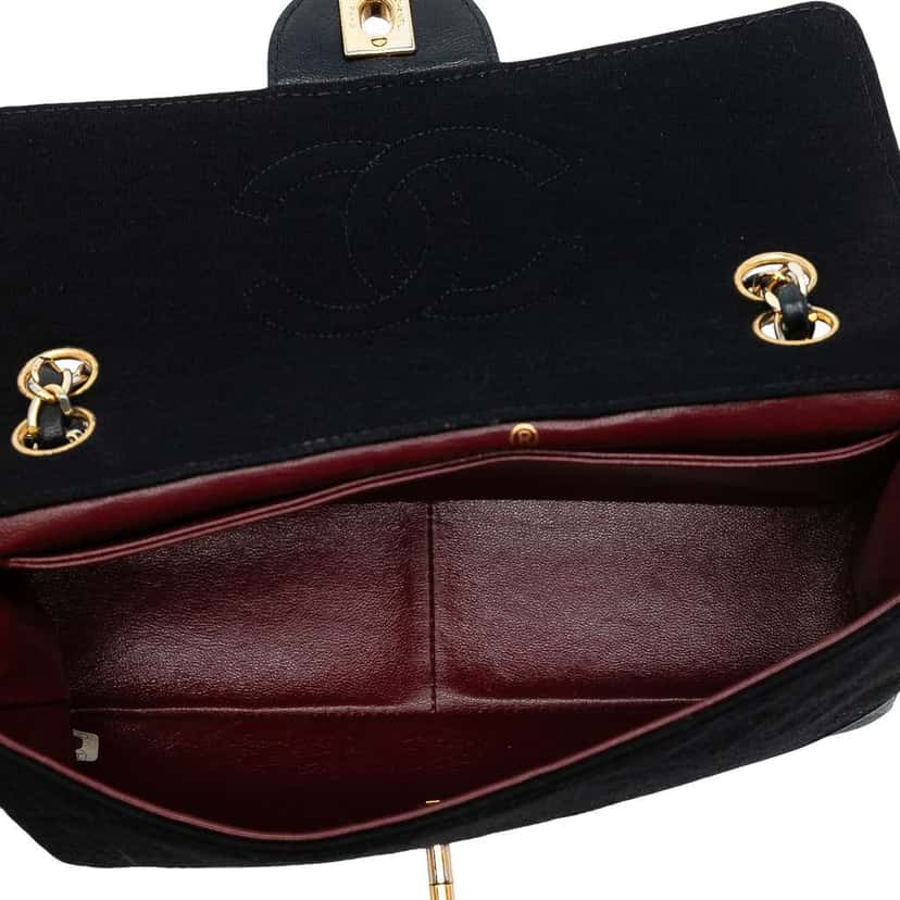 Chanel CC Quilted Jersey and Lambskin Flap Black Cotton Very good condition - Model View