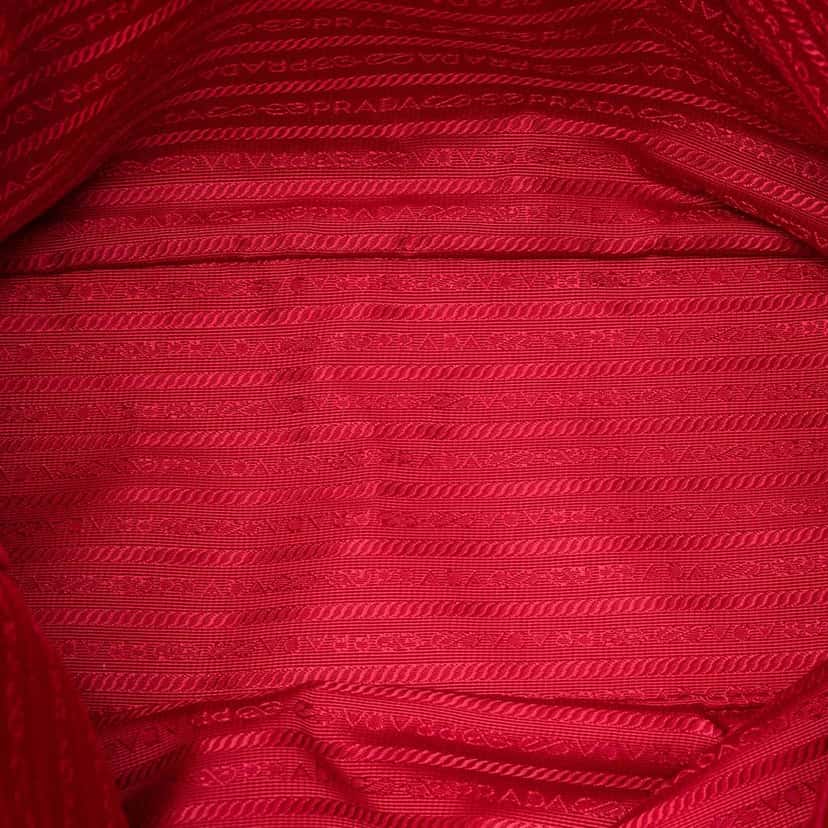 Prada Vitello Daino Side Zip Shopper Tote Red Leather Very good condition - Model View