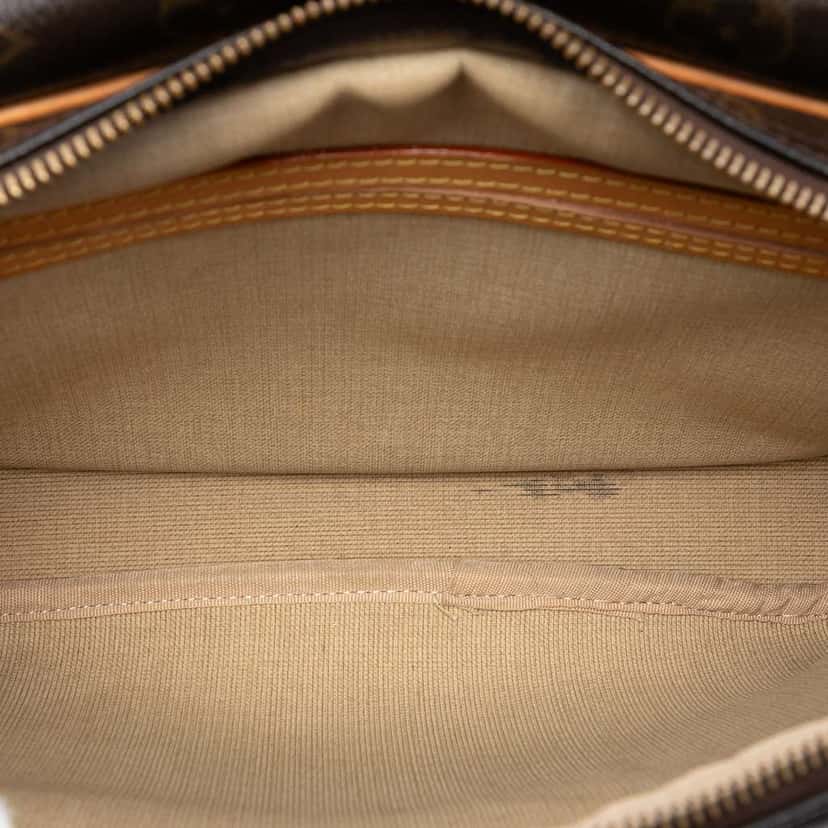 Louis Vuitton Monogram Reporter PM Brown Good condition - Model View