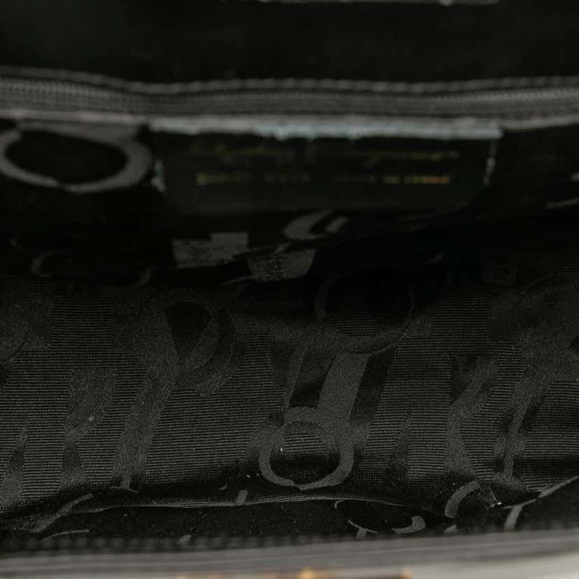 Salvatore Ferragamo Leather Shoulder Bag Black Leather Good condition - Model View
