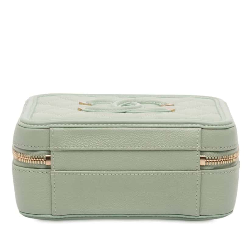 Chanel Small Caviar CC Filigree Vanity Case Green Leather Good condition - Inside View