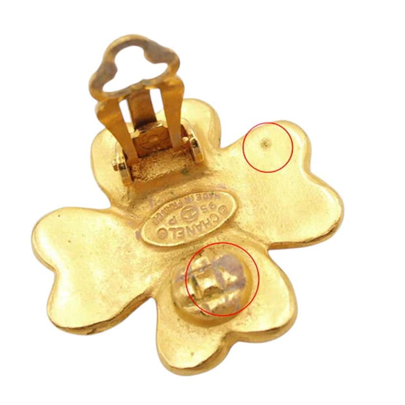 Chanel CC Gold Plated Clover Clip On Earrings Gold Metal Good condition - Box View