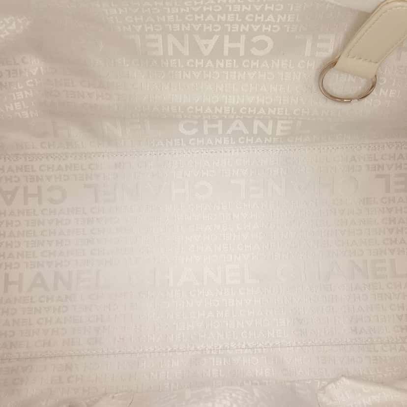 Chanel Caviar Chocolate Bar Shoulder Bag Brown Leather Fair condition - Model View