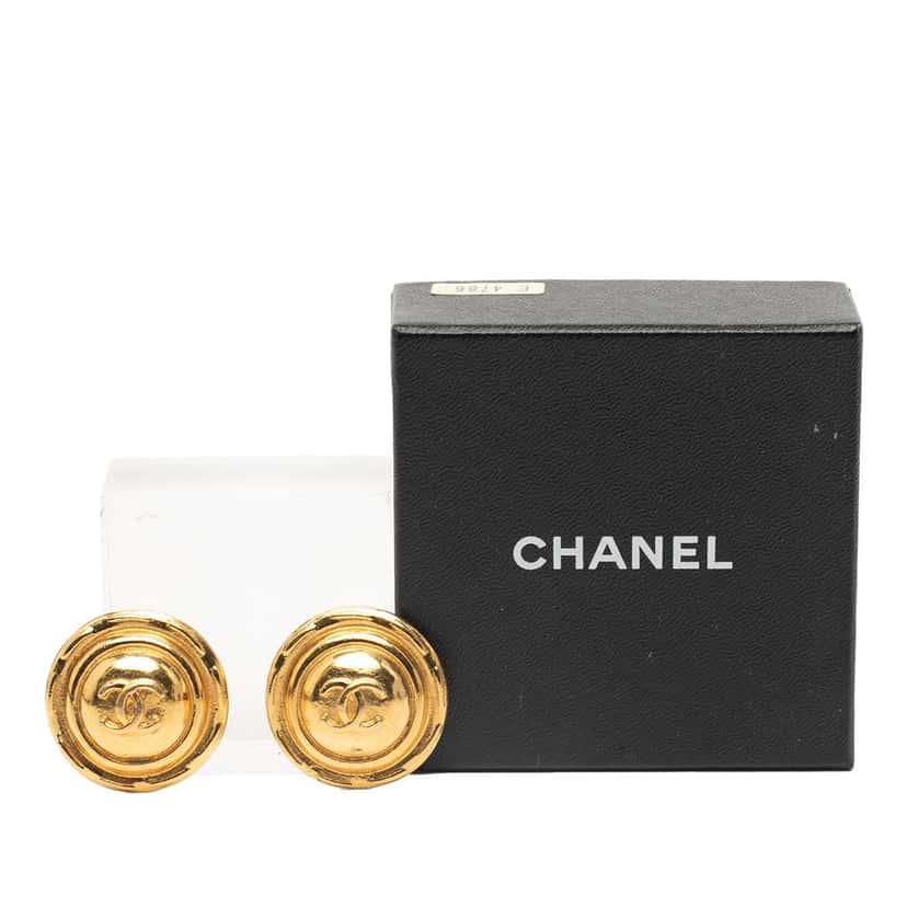 Chanel Gold Plated CC Round Clip on Earrings Gold Metal Good condition - Model View